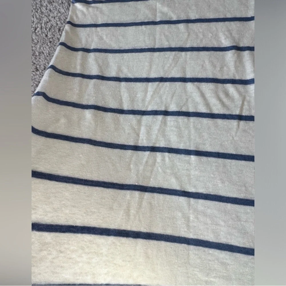 Chaser - Linen Blend Strappy Shoulder Cap
Sleeve Top - Medium - Picture 5 of 8